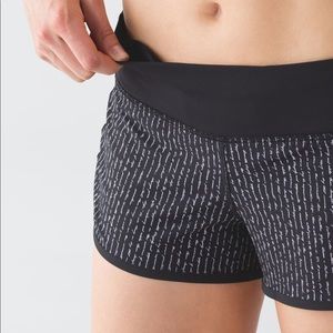 Lululemon Speed Up Shorts Pinstripe Black & White